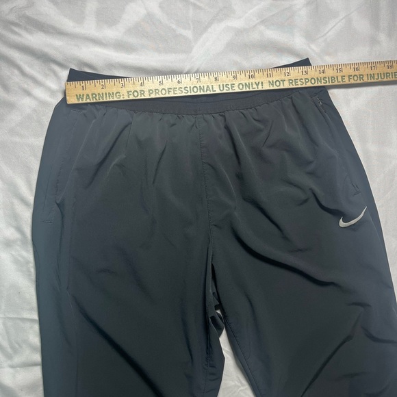 Nike Dri-Fit Women’s Capri Black Size Medium Drawstring Zip Pockets - Picture 5 of 16